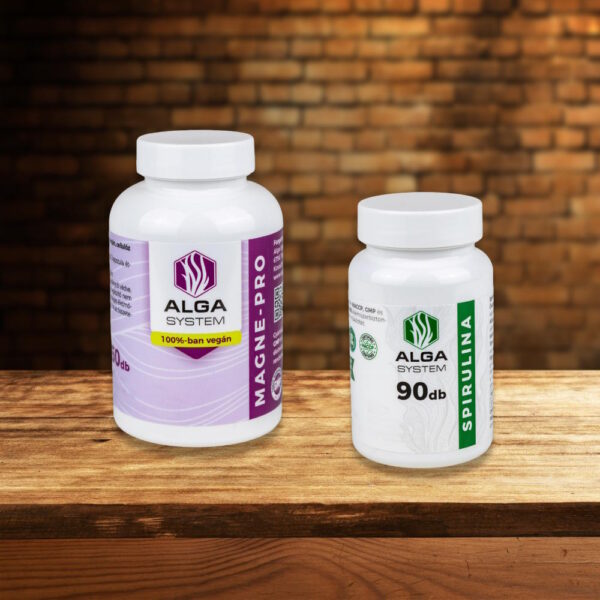 Alga System Magne-Pro és Spirulina kapszulák fehér műanyag dobozban, fa felületen, tégla háttérrel, Sport vitalitás csomag.